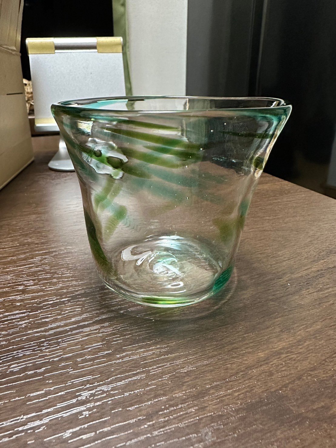 吹きガラスで作ったグラス